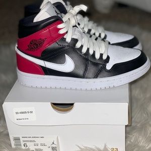 Women’s air Jordan 1 MID
